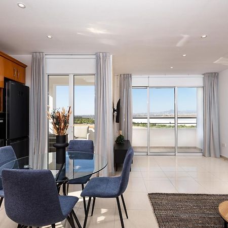 The Saline Views Makenzy Apartman Lárnaka Kültér fotó