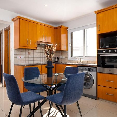 The Saline Views Makenzy Apartman Lárnaka Kültér fotó