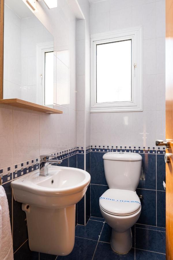 The Saline Views Makenzy Apartman Lárnaka Kültér fotó