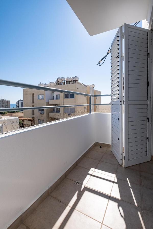 The Saline Views Makenzy Apartman Lárnaka Kültér fotó